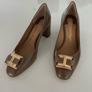 Salvatore Ferragamo heels sz 6 C